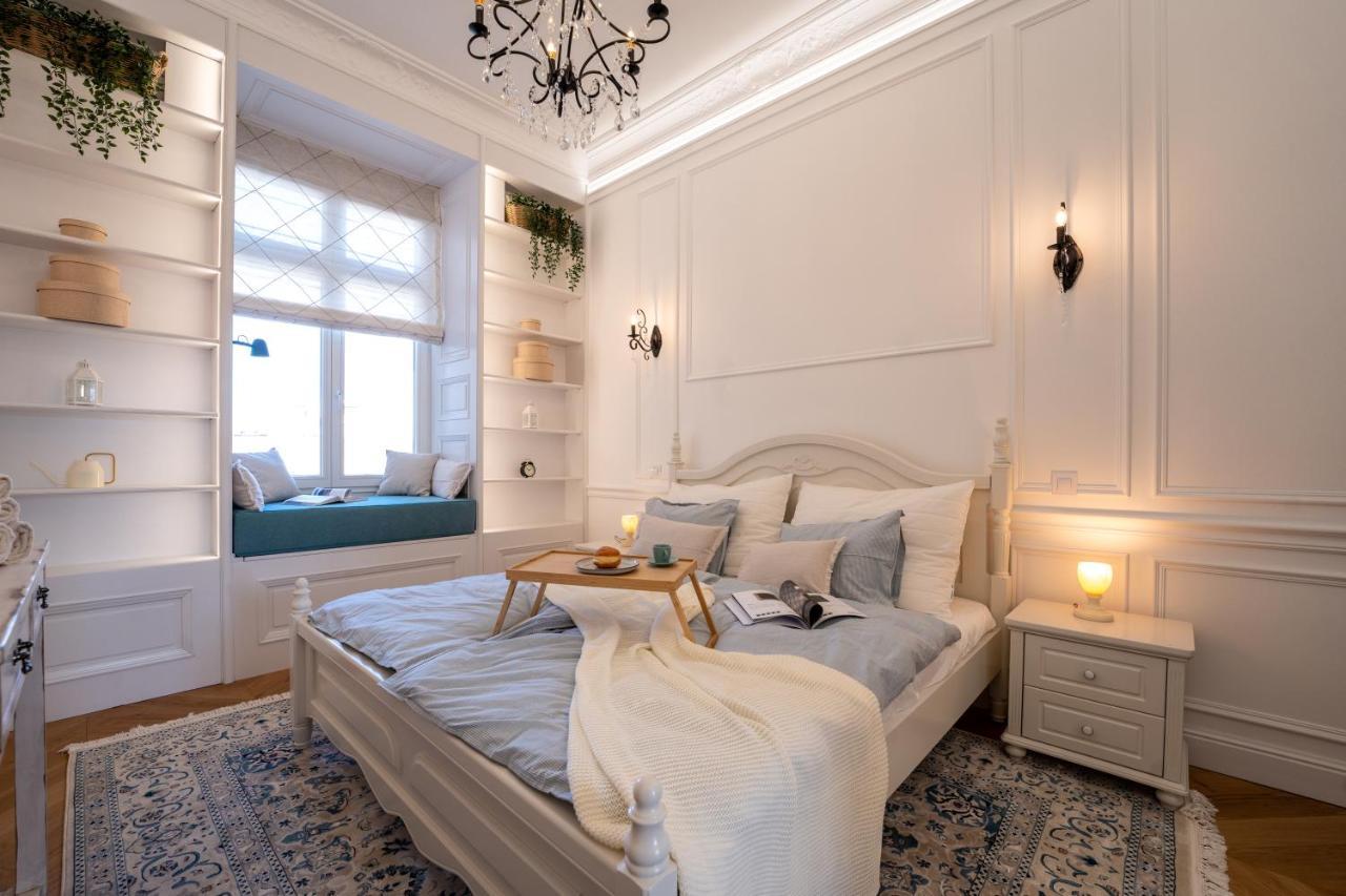 Charme De Provence In Prague Apartment Exterior photo