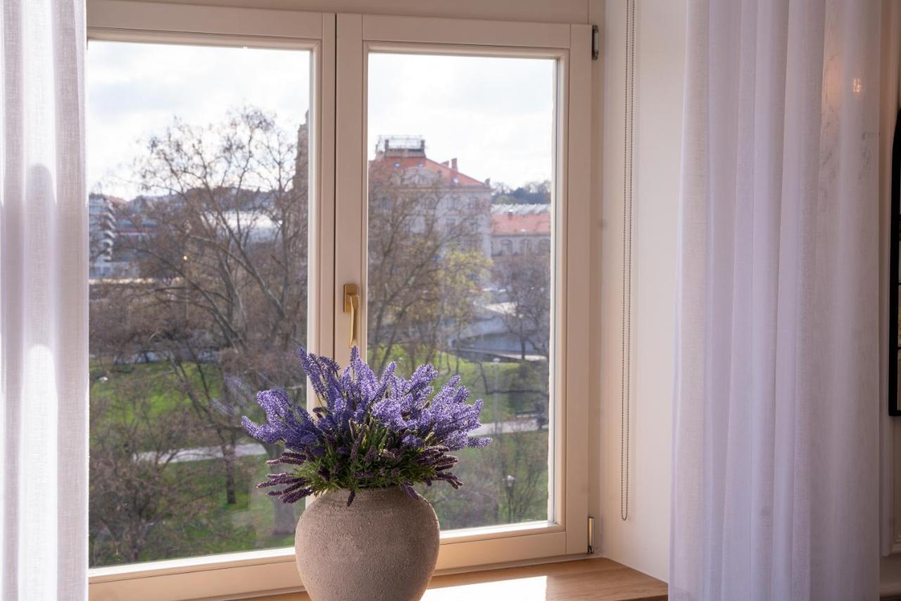 Charme De Provence In Prague Apartment Exterior photo