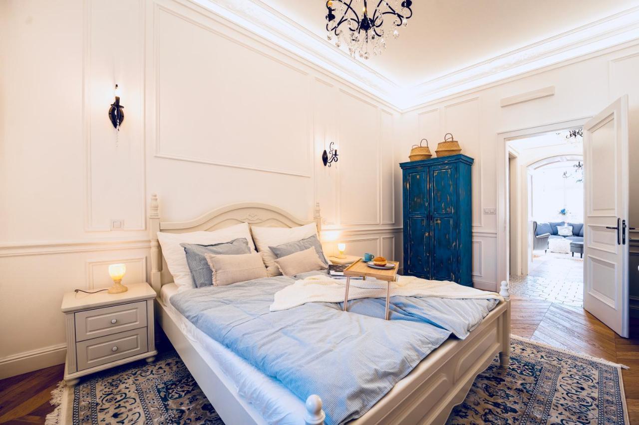 Charme De Provence In Prague Apartment Exterior photo